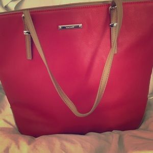 Red Nine West Purse. (No flaws, very gently used)